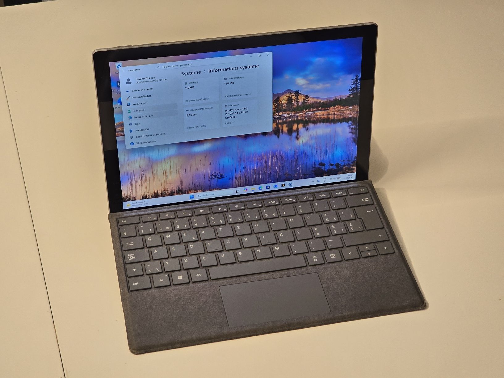 Microsoft Tablet PC: Microsoft Surface Pro 7 i5/8GB/128GB avec défauts – Usato da Le Mouret venduto da Lapinou