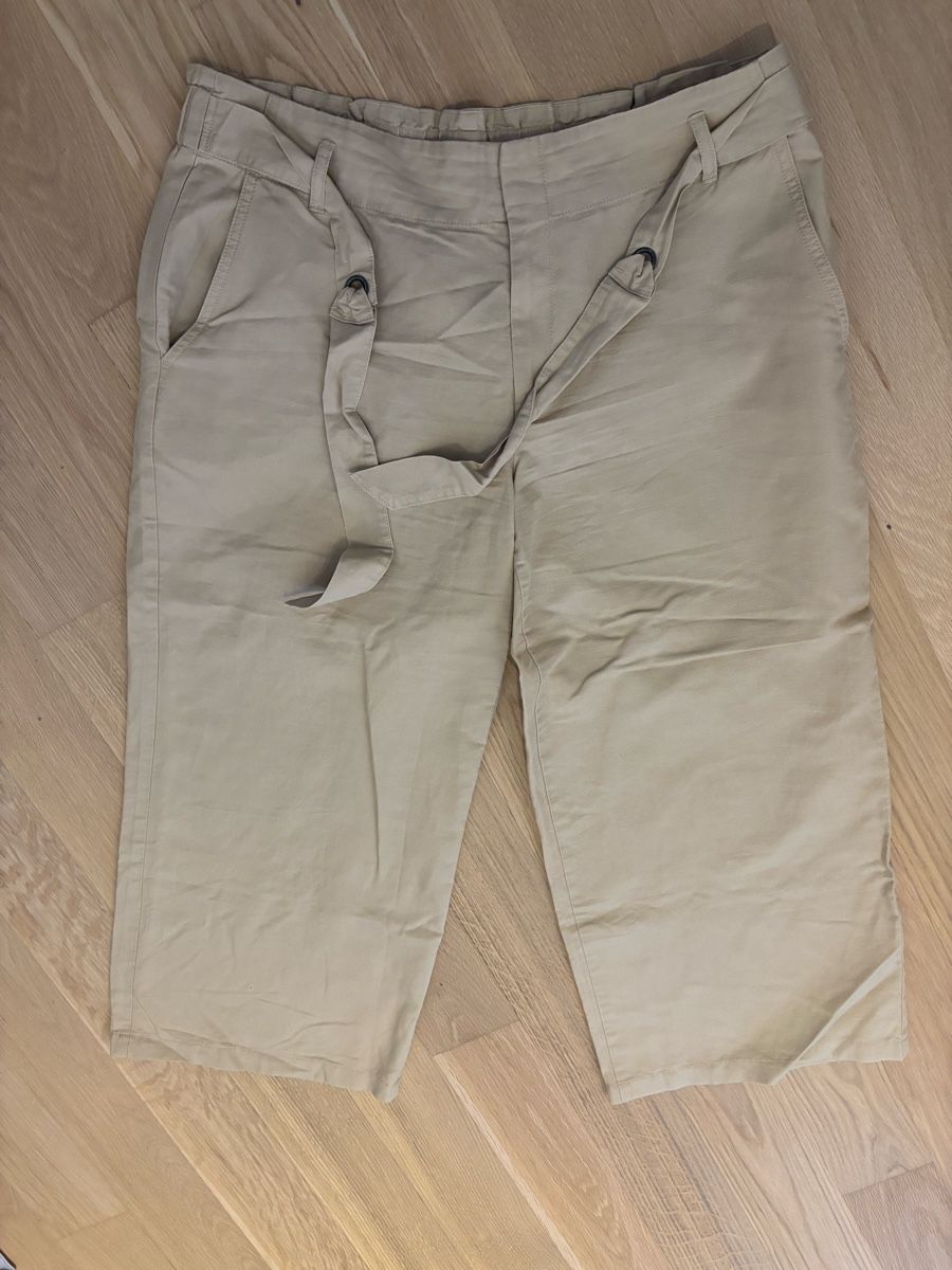 Esprit Pantaloni: Coulotte Gr. 44 beige Esprit – Usato da Gwatt (Thun) venduto da Bioethanol01 2