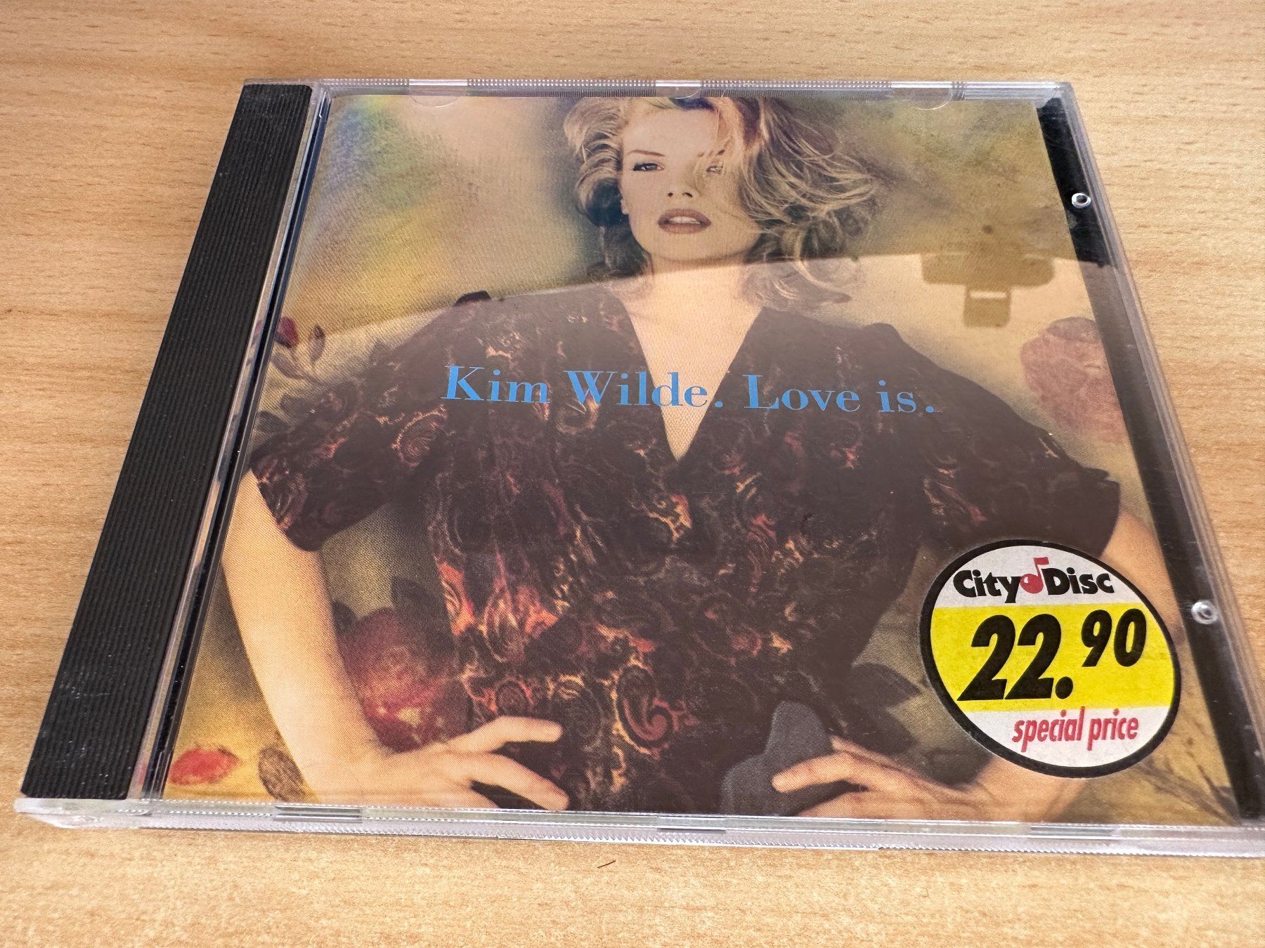 CDs: P4 Kim Wilde – Love Is – Gebraucht aus Rikon im Tösstal von Alpenmutz