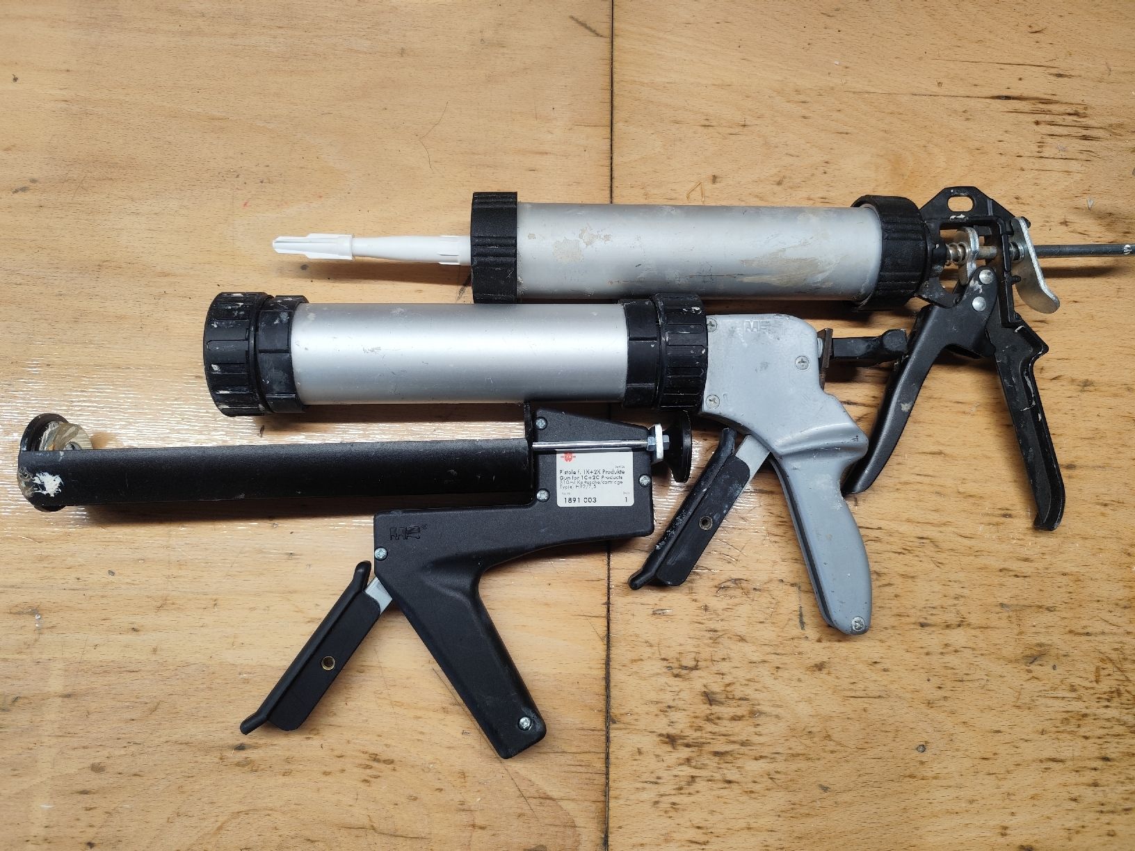 Tous les outils: 3 Silikon-Press  – D'occasion à Hellbühl par 30R_R30 1