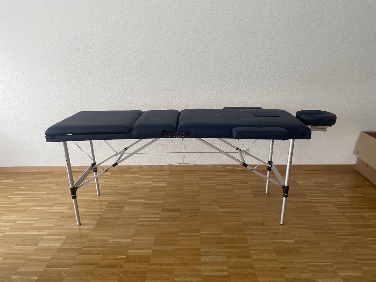 Fauteuils de soin: Massageliege / individuell verstellbar – D'occasion à Einsiedeln par sim_m79m