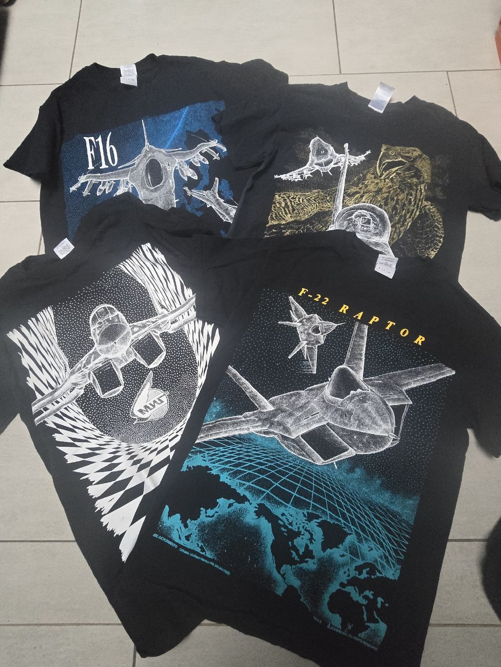 Lotti & Set di vestiti: T-shirt Grösse S – Nuovo (secondo la descrizione) da Wohlen AG venduto da Monika2017