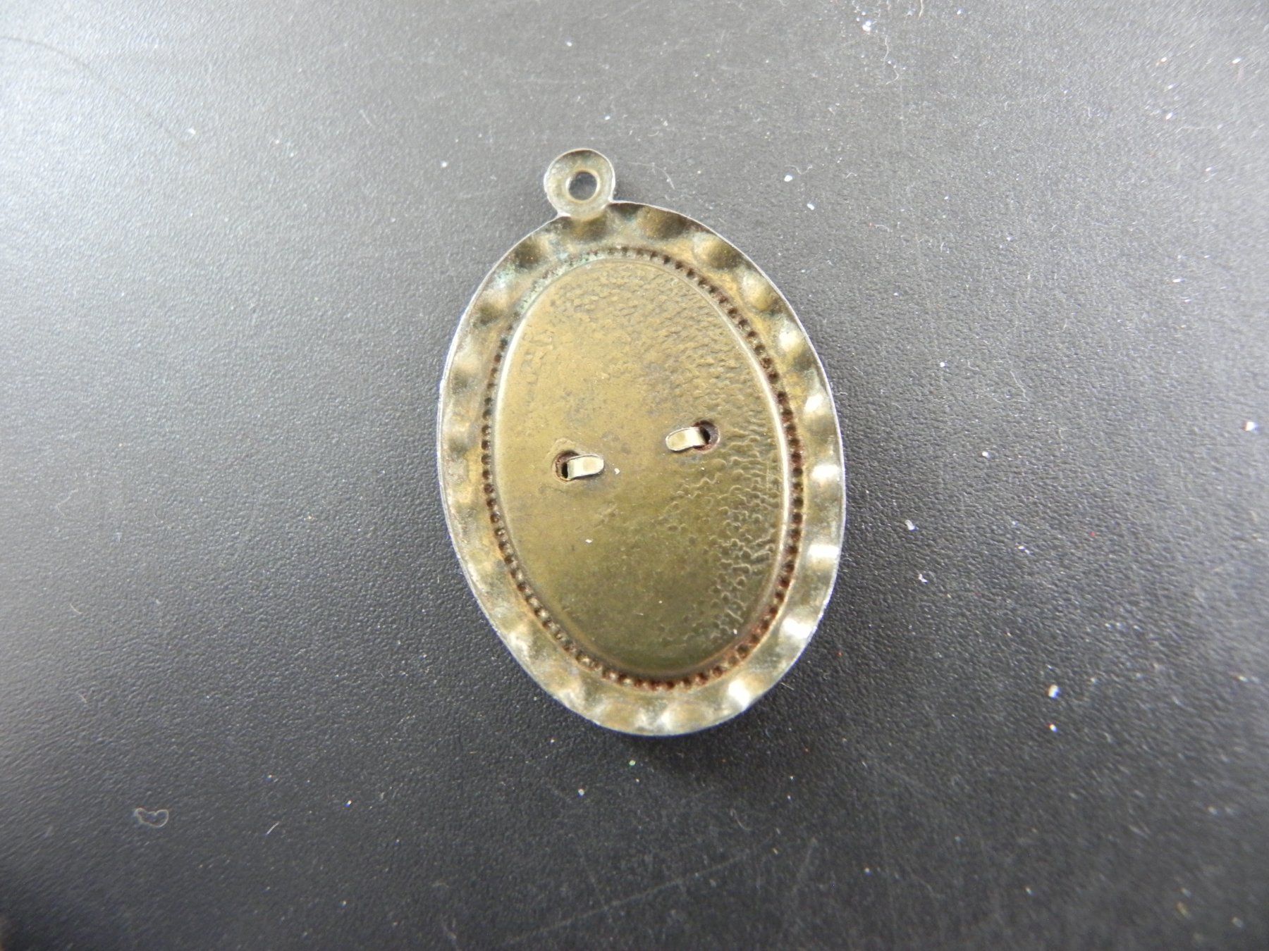 Pendentifs: Altes Medaillon - Glücksklee – D'occasion à Biel/Bienne par Gogolozi 1