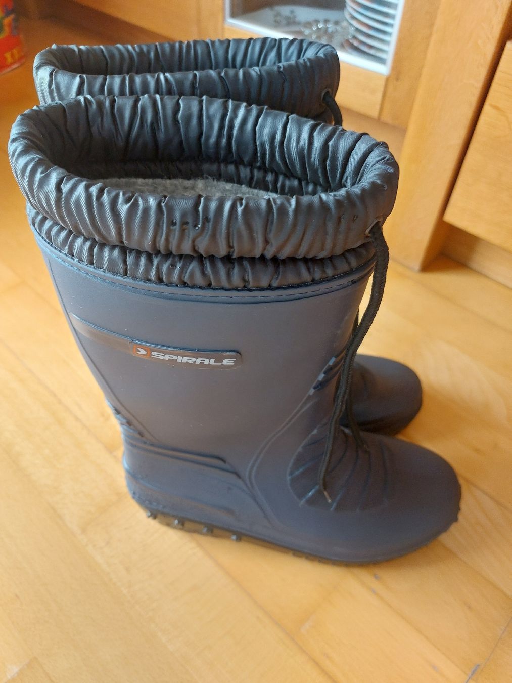 Scarpe da uomo: Spirale Gumistiefel neu Gr 35 – Usato da Landquart venduto da Froneri