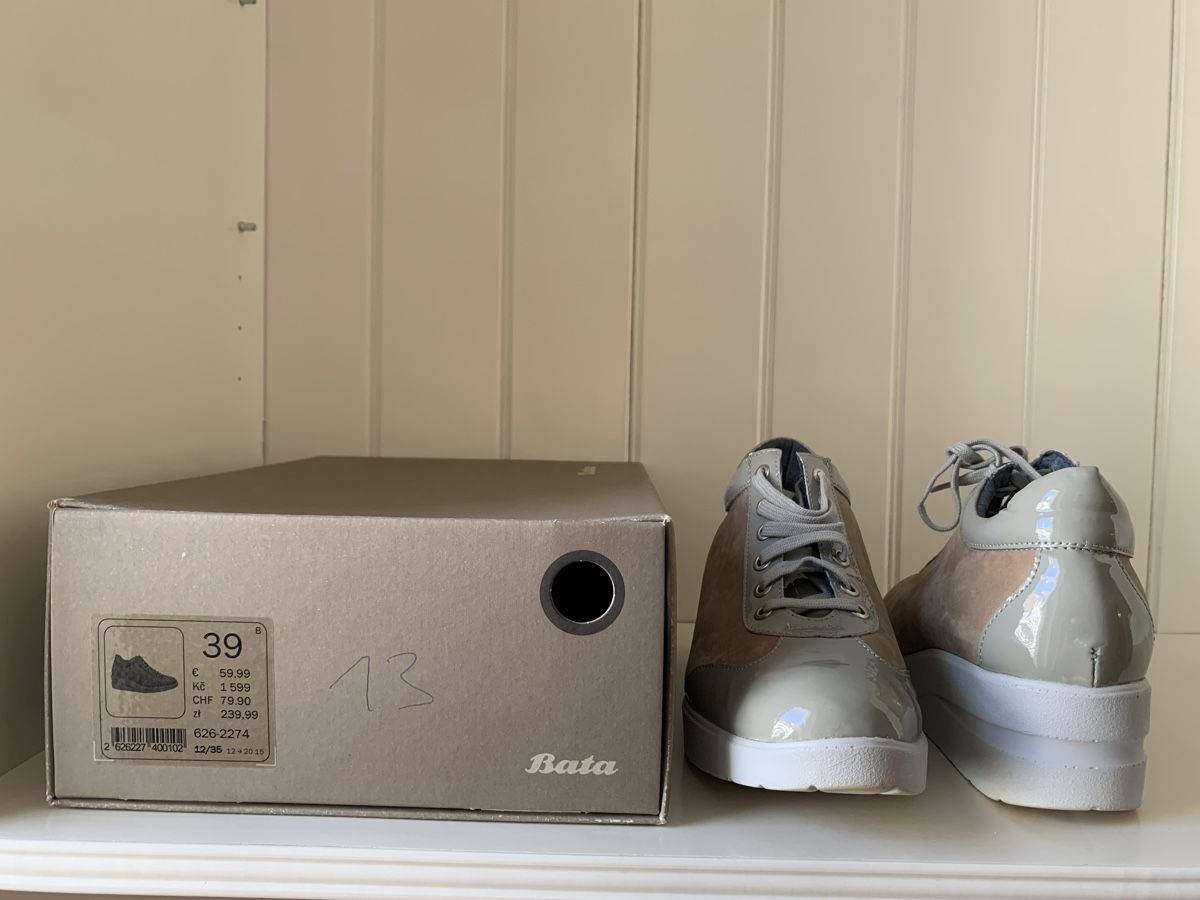 Scarpe da donna: Bata Damenschuhe Grösse 39 grau Lederoptik Keilabsatz – Usato da Zürich venduto da bli_fh92 1
