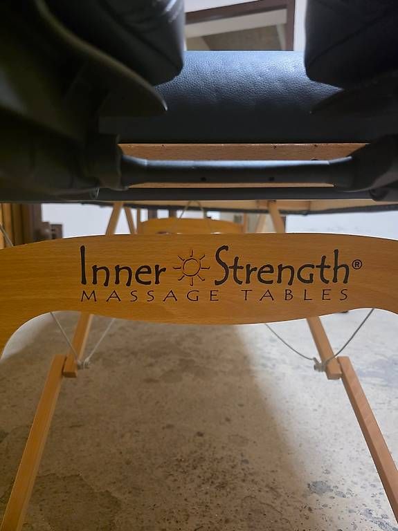 Tische: Table de massage Inner Strength pliable bois – Gebraucht aus Versoix von Leana8 1