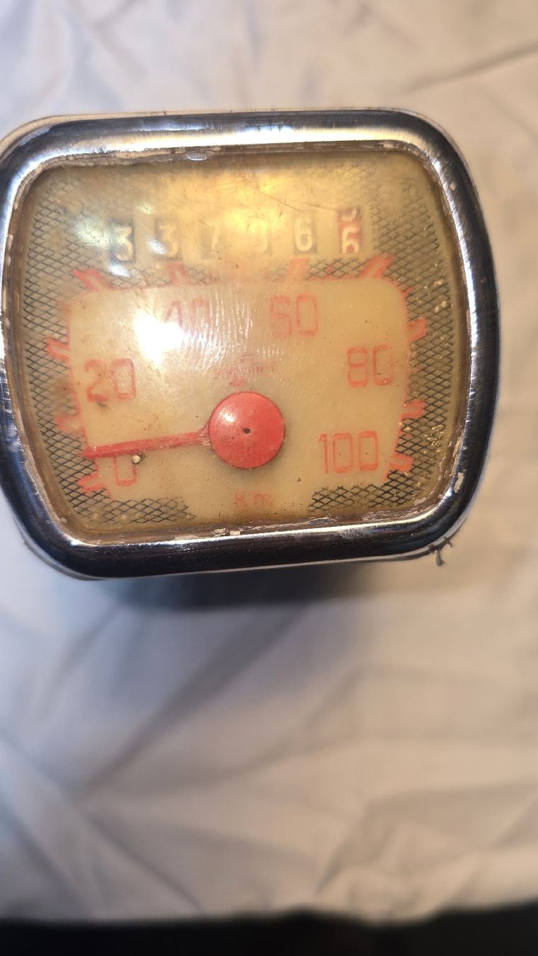 Lambretta Toutes les pièces pour scooter: Lambretta Tachometer Original  – D'occasion à Niederwangen BE par Zimmo72