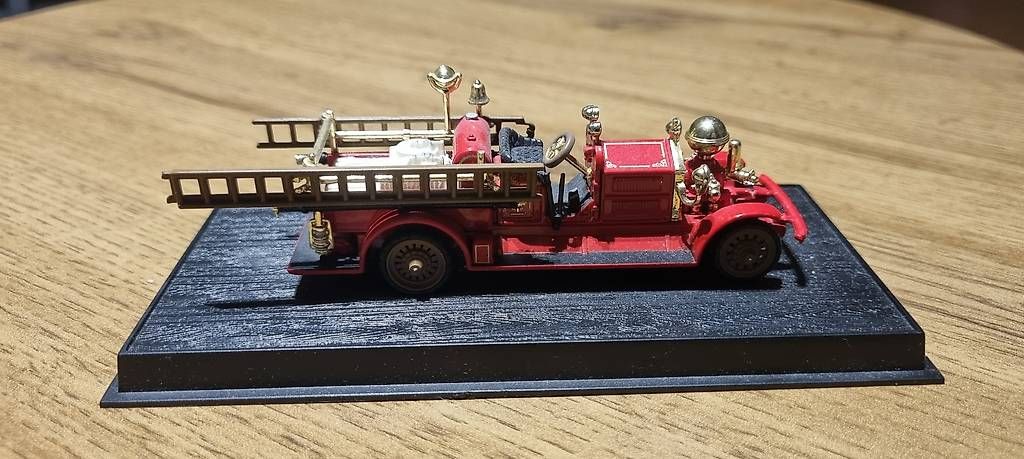 Modellini d'auto: Feuerwehr Ahrens Fox 1:64 – Usato da Landquart venduto da Predi91 2