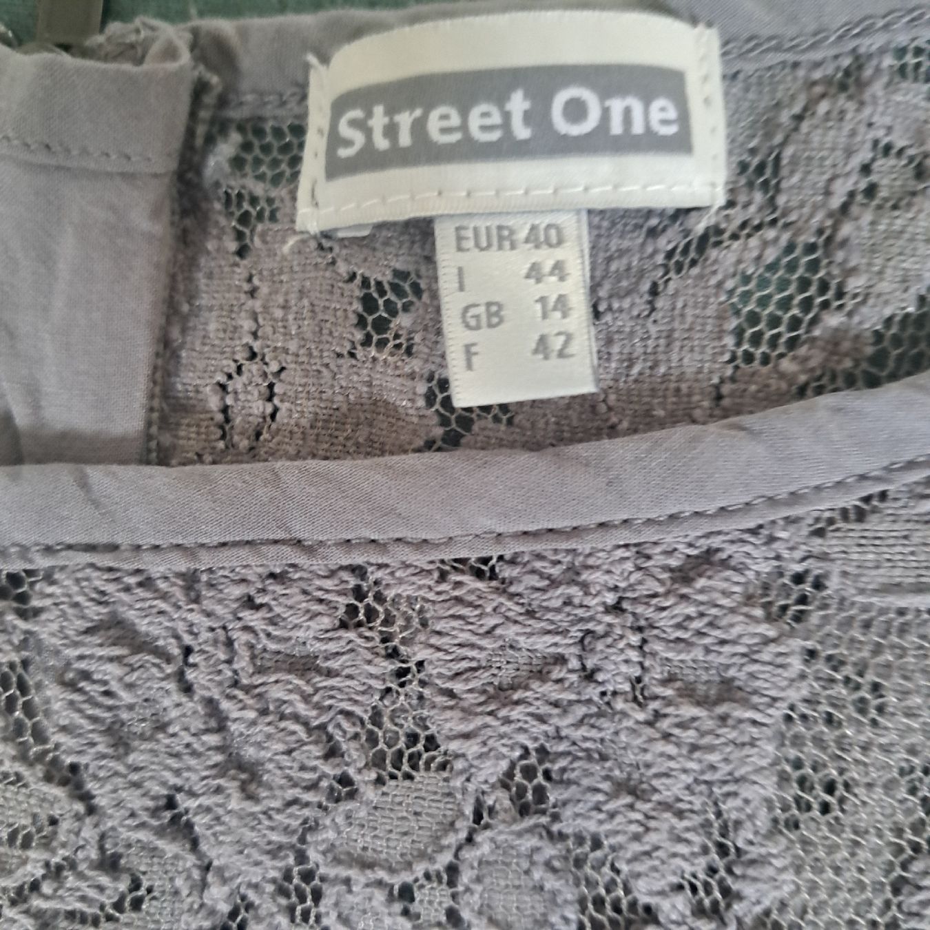 Camicette: Street One Bluse, Grösse 38, grau, Spitze – Usato da Kriegstetten venduto da Jakasi 2