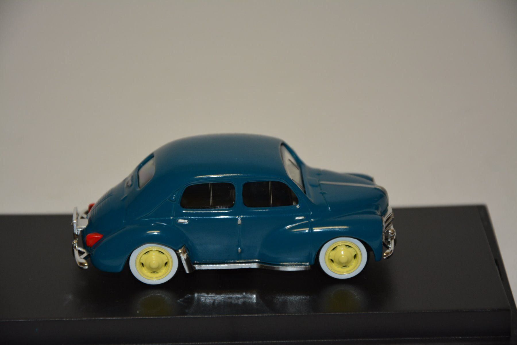 Renault Modellini d'auto: Renault 4CV , Universal Hobbies , 1:43 – Nuovo e nell'imballaggio originale da Goldach venduto da Feivel9 6