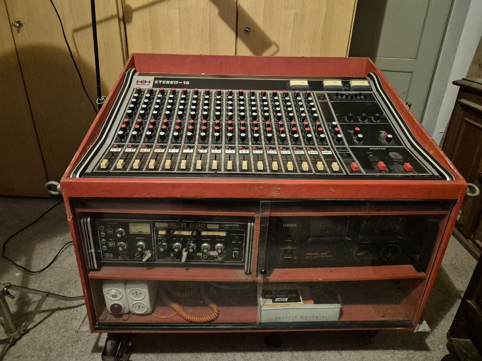 Musikinstrumente: Schlagzeug  und Boxen – Gebraucht aus Sargans von aze_kf6w