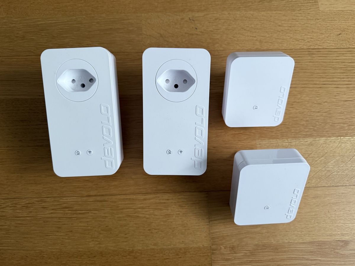 Devolo Laufwerke & Adapter: 2x Devolo dLaN 550+ Wifi und 2x Devolo LAN mini – Gebraucht aus Basel von Xela86
