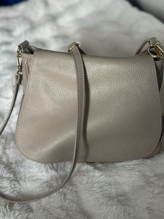 Elegante Ledertasche in Taupe - Perfekt für den Herbst!