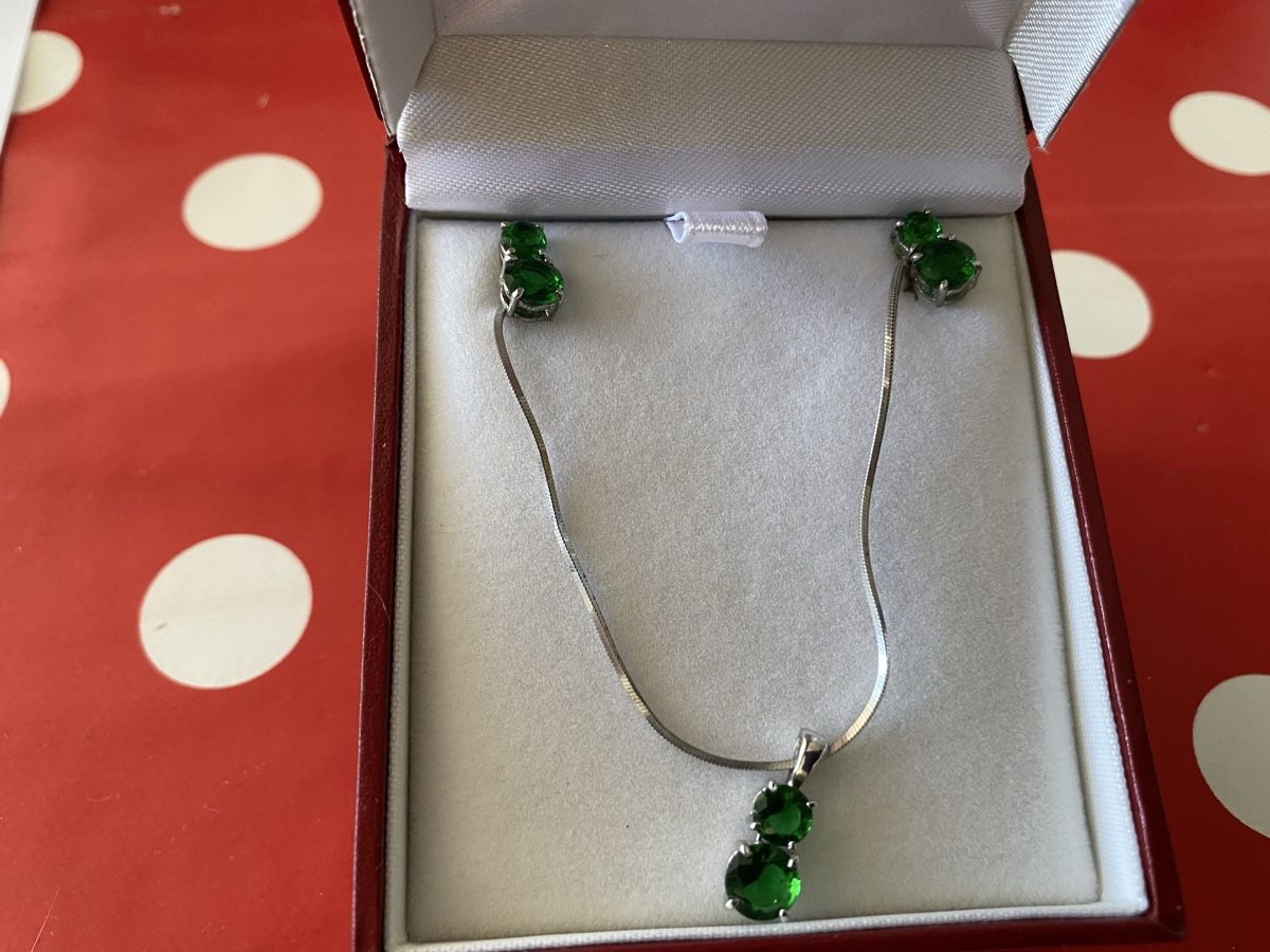 Altri gioielli: Ensemble collier et boucles d’oreilles – Nuovo (secondo la descrizione) da Grand-Lancy venduto da Didine015