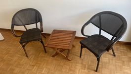 Coffee table + 2 garden chairs, perfect for summer!