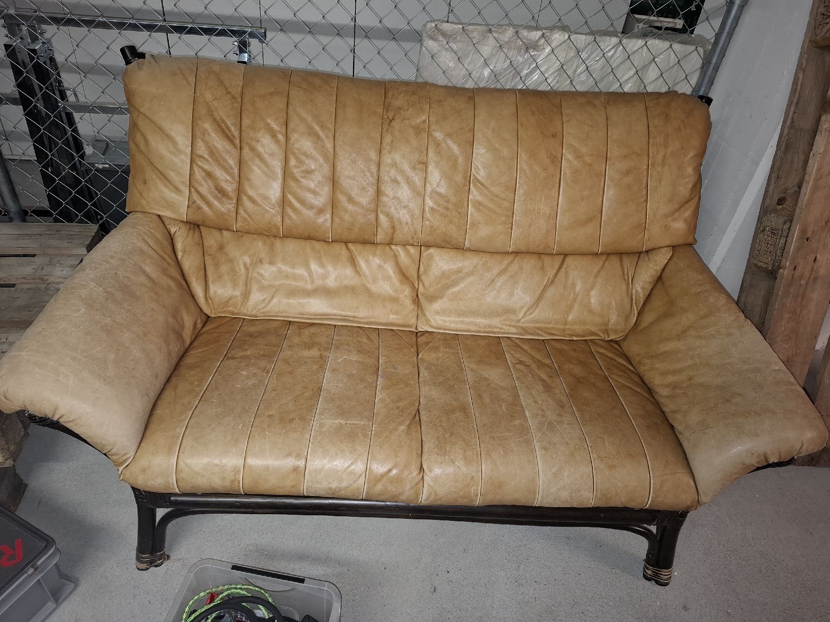 Sofas: Ledersofa 2-Sitzer hellbraun – D'occasion à Oberegg par danni-1985