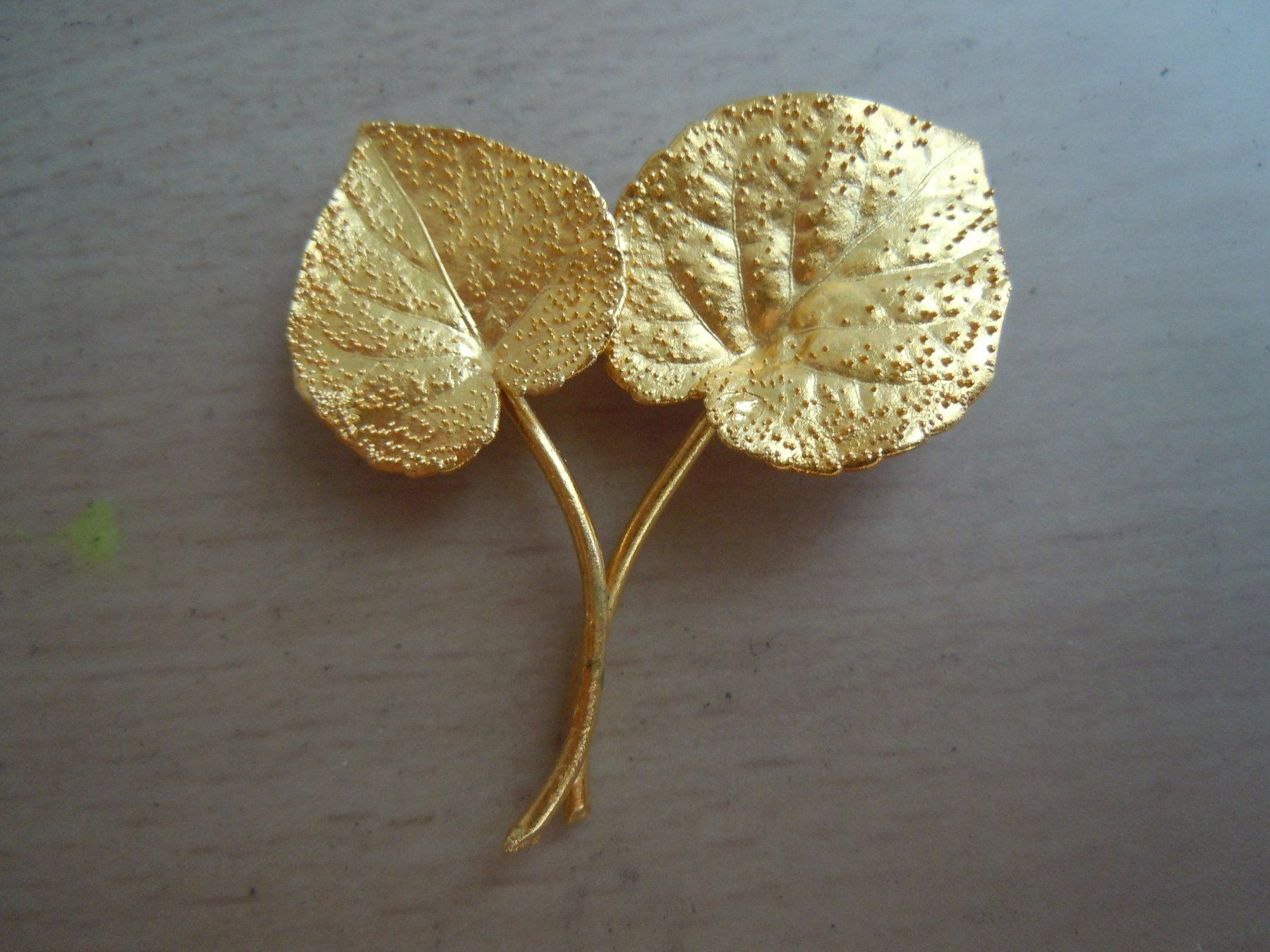 Broschen & Nadeln: Schmuckblatt Goldfarben – Gebraucht aus Luzern von Baumli1 2