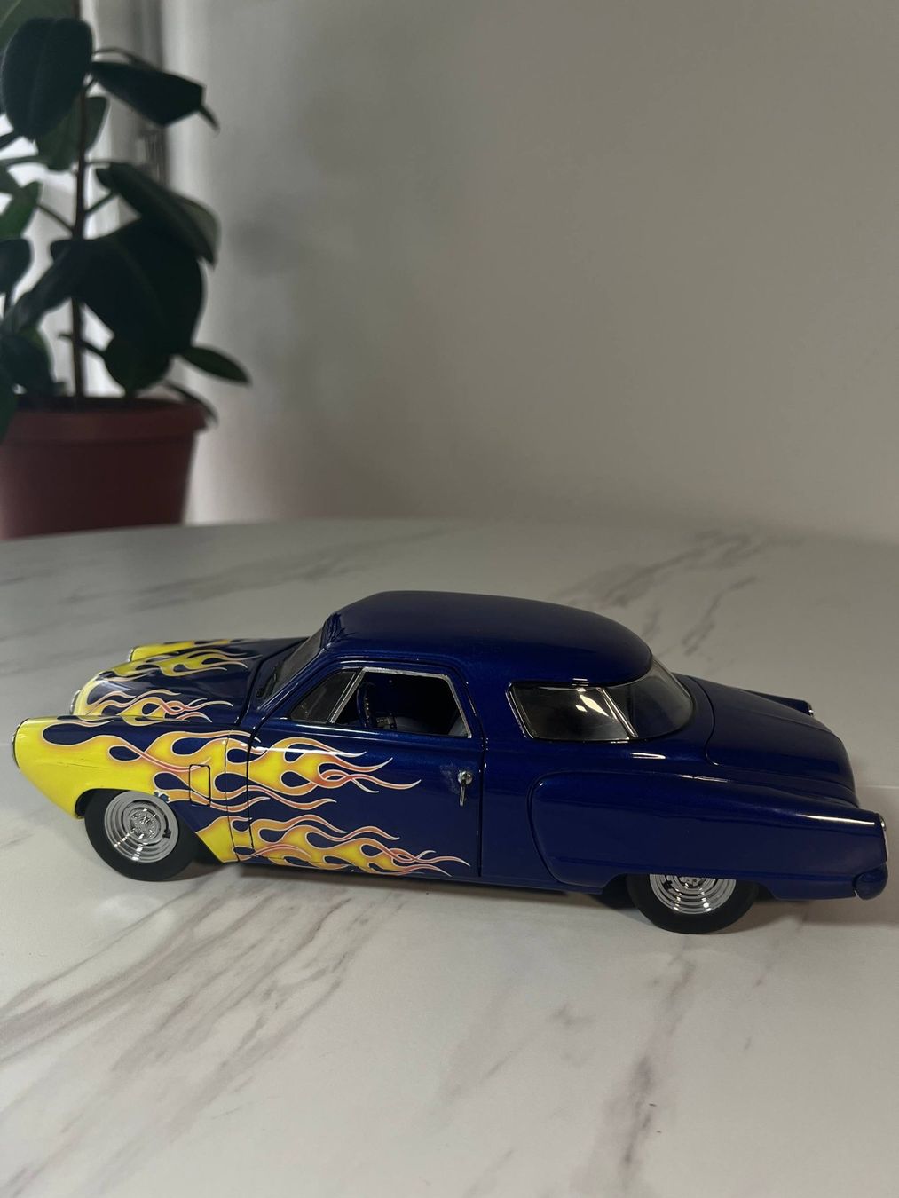 Modellini d'auto: Highway 61 Studebaker Custom Rod 1950, 1:18 – Usato da Basel venduto da hol_8ldp