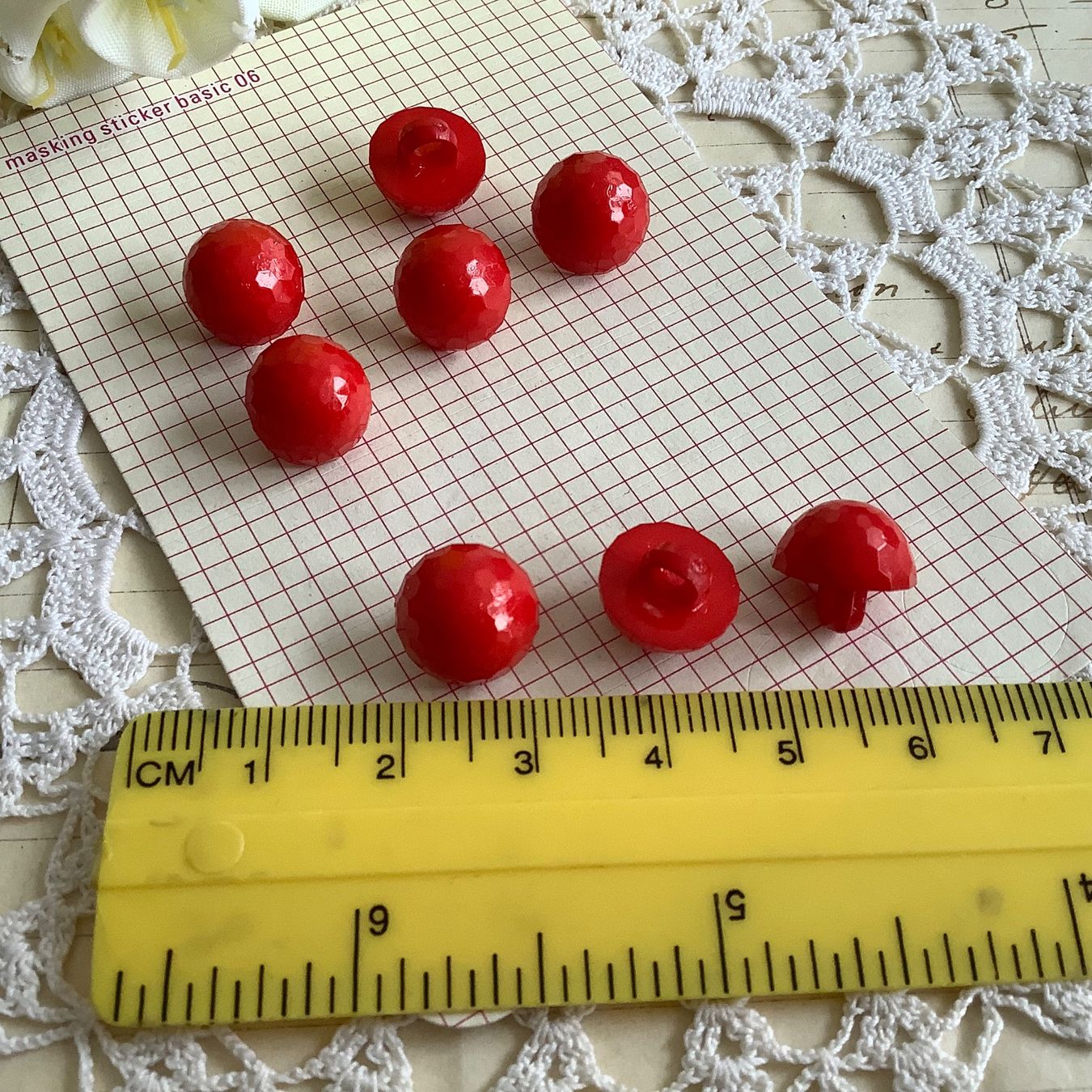 Bottoni: 8 Knopfe rot rouge boutons – Nuovo (secondo la descrizione) da Meyrin venduto da laservette99 1