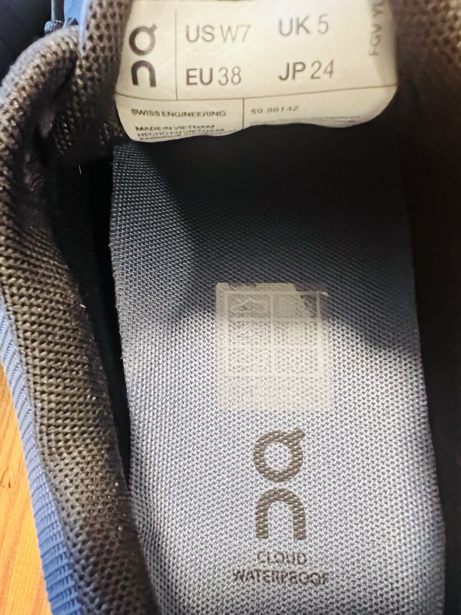 On Chaussures femmes: ON Cloud Waterproof Schuhe Blau Gr. 38 Top – D'occasion à Scuol par onf_rlc6 6