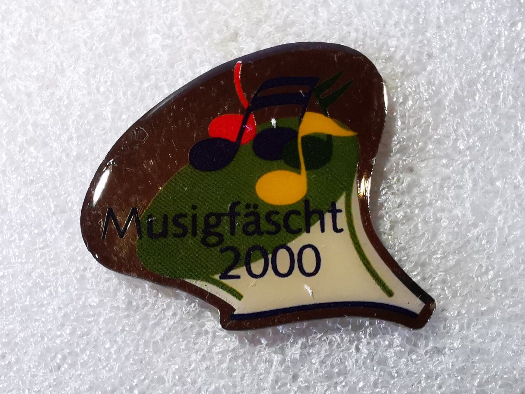 Placchette & Badge: Ansteckpin 86: Musigfäscht 2000 – Usato da Oppligen venduto da Pin-Fall-Shop