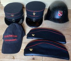Lot Kopfbedeckungen der Feuerwehr