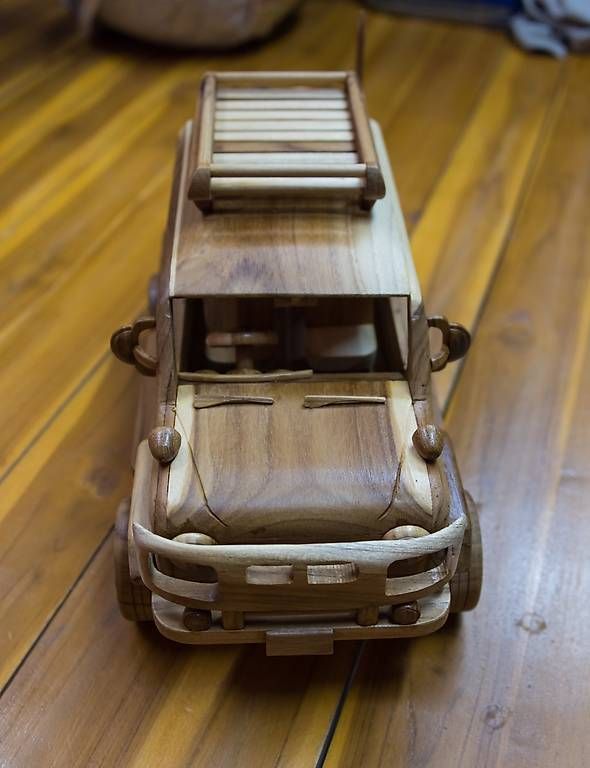 Toutes les décorations: SUV en bois – Neuf avec emballage d'origine à Thônex par Fred_1973 1