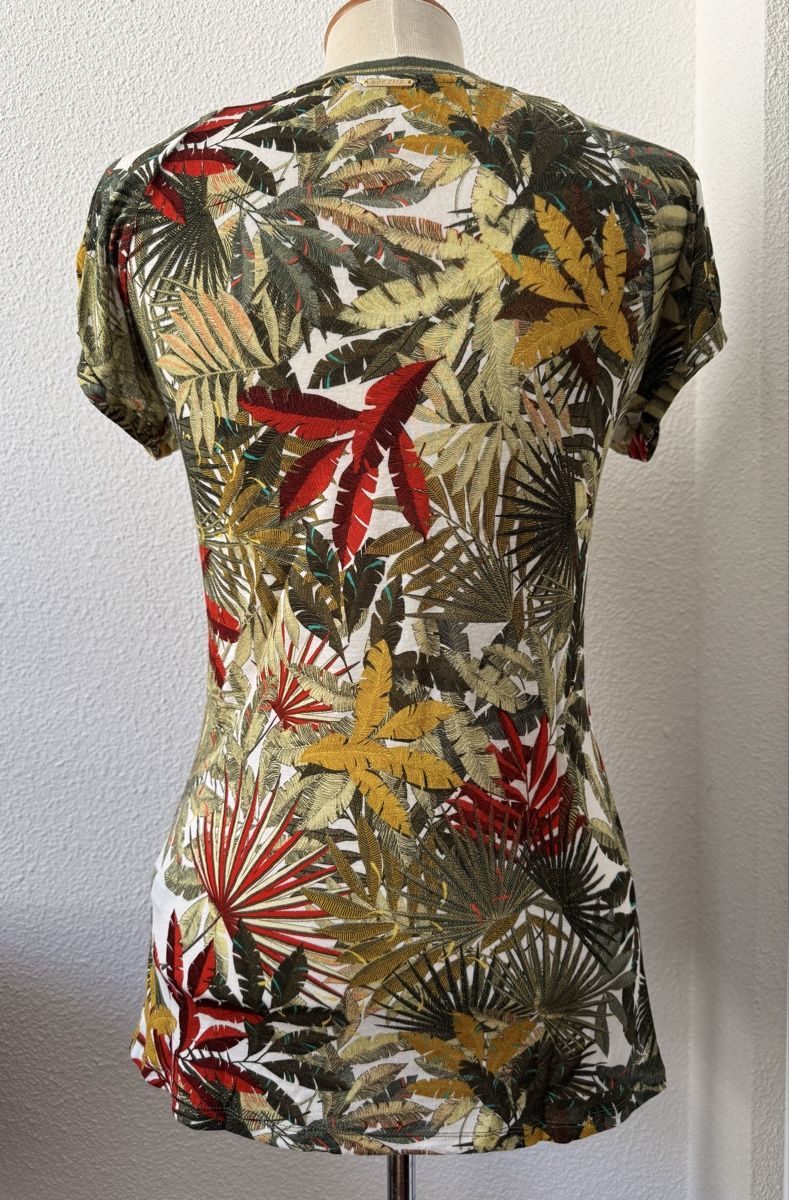 T-Shirts: Tee-shirt One Step imprimé tropical taille S – Gebraucht aus Morges von sandy069 2