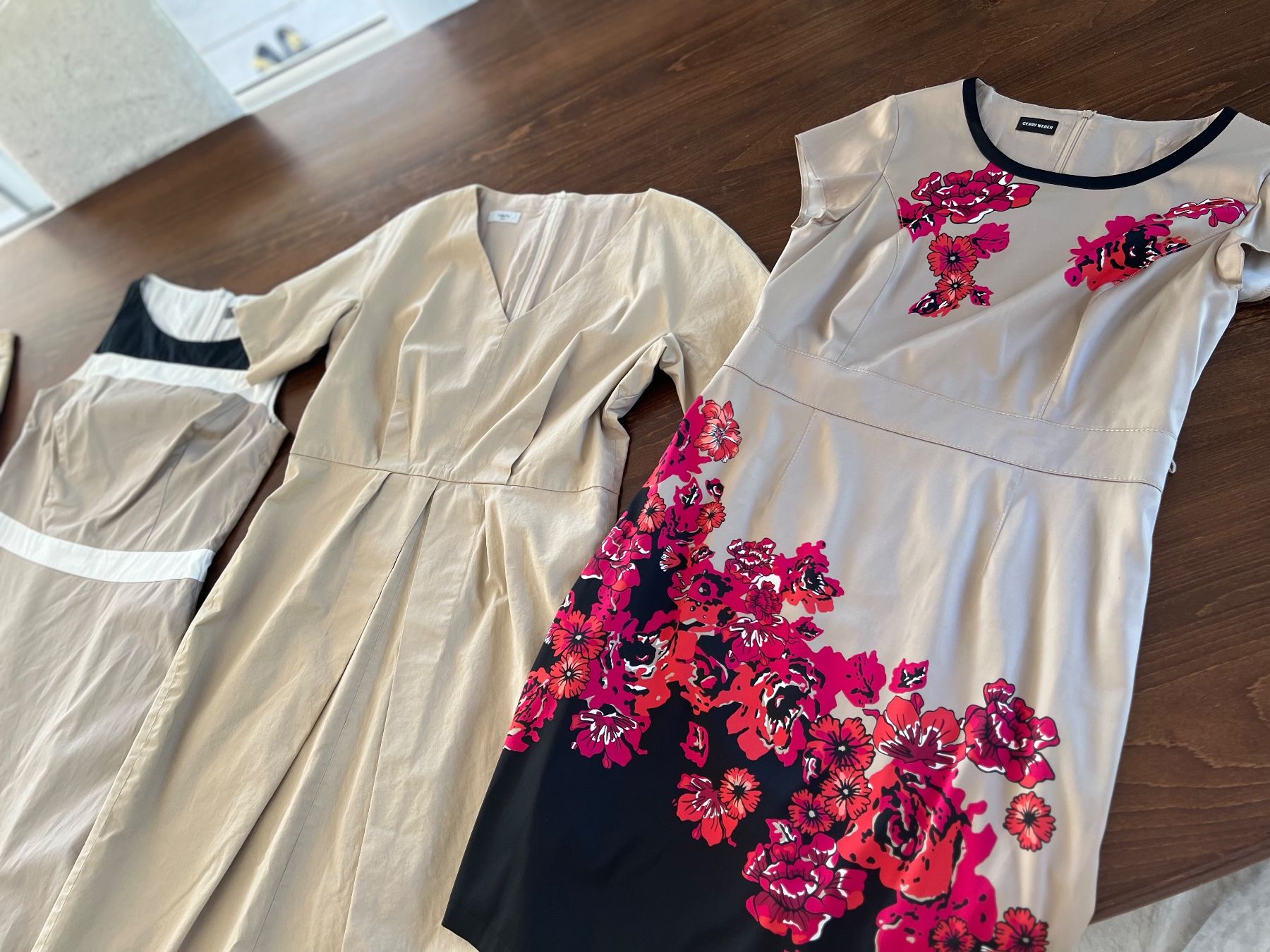 Lotti di vestiti: Marken- Paket 3xKleider und 2Röcke  Gr. 40 – Usato da Ebmatingen venduto da Mistelu