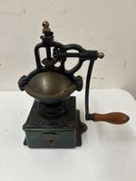 antike Kaffeemühle aus Gusseisen