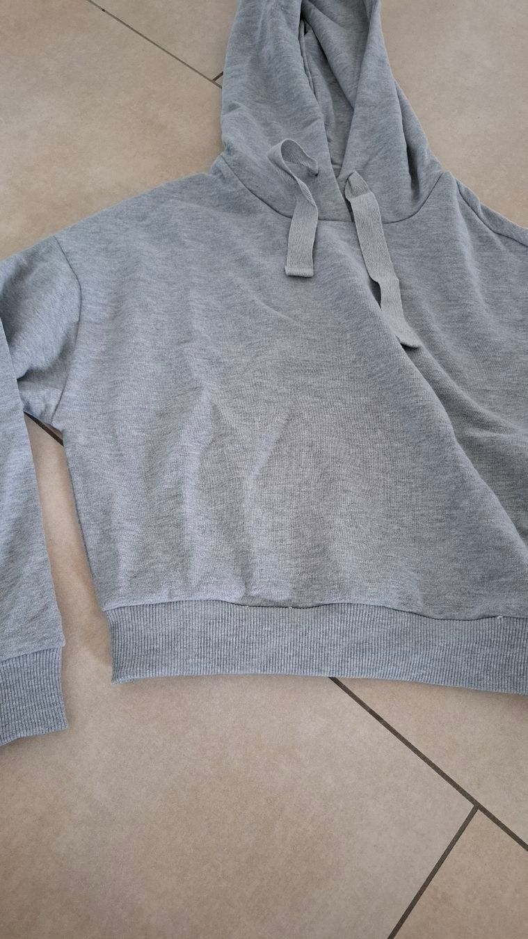 Pulls & Sweat-shirts: Kapuzenpullover - Grösse XXS – Neuf avec emballage d'origine à Rickenbach b. Wil par Kth_v8 1