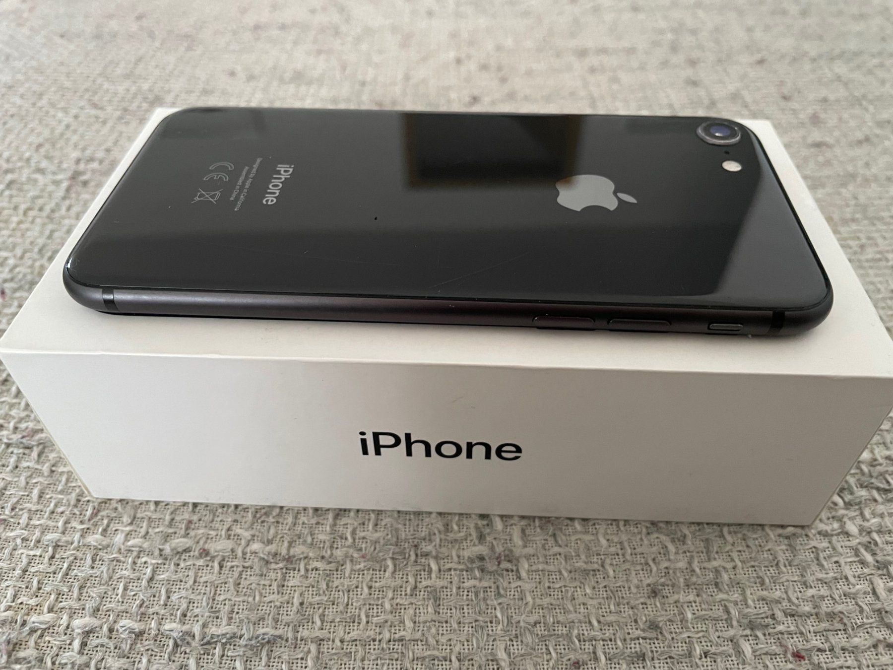 Apple Handys / Smartphones: iPhone 8 - black - 64GB - läuft einwandfrei – Gebraucht aus Adligenswil von  4