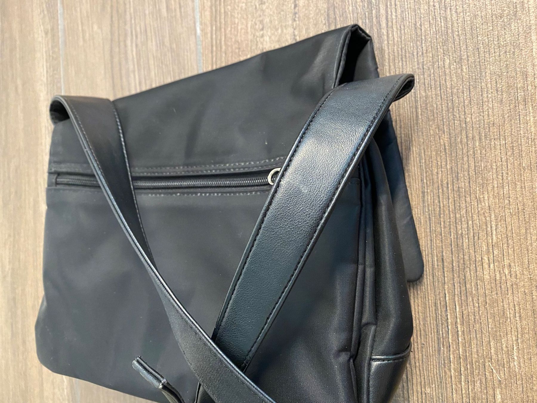 Esprit Borse da donna: Esprit Umhängetasche schwarz – Usato da Pratteln venduto da a23_j2gs 4