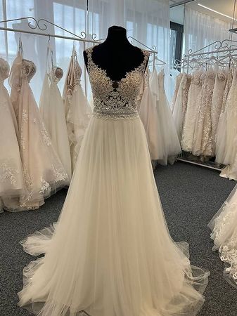 Wunderschönes Brautkleid mit Spitze, Grösse 38, neu