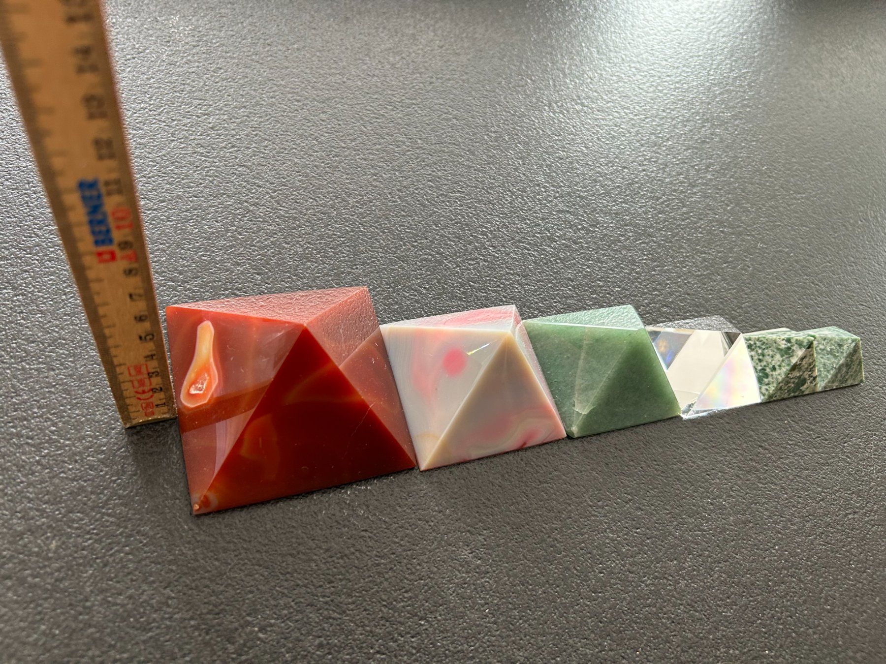 Pietre preziose: 6 Edelstein Pyramiden, Chakra Steine Set – Usato da Root venduto da Mpcshop 4
