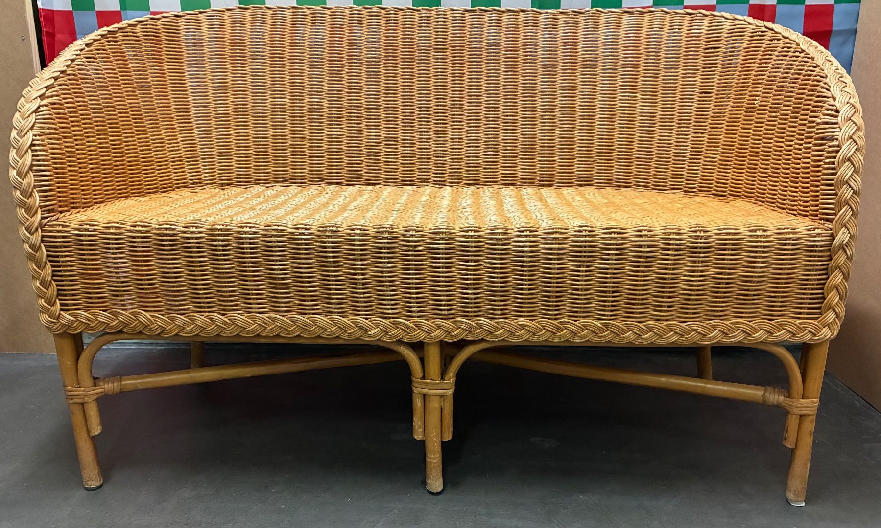 Sofas: Rattancouch (gekorbte Couch) – Gebraucht aus Bubendorf von ThomasV2007