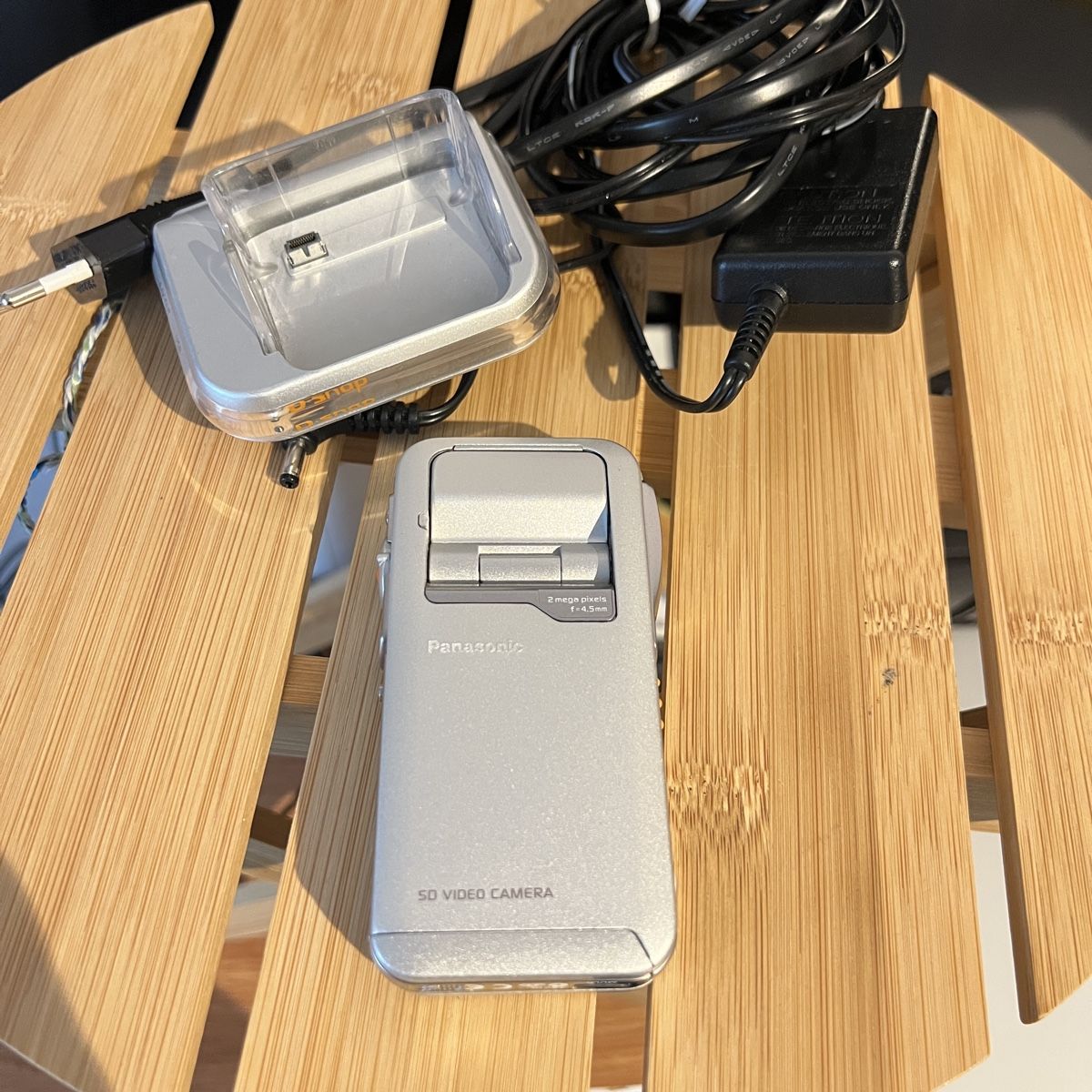 Panasonic Videocamere: Panasonic D-snap SV-AV50 SD Videokamera silber – Usato da Unterkulm venduto da Sita013 4