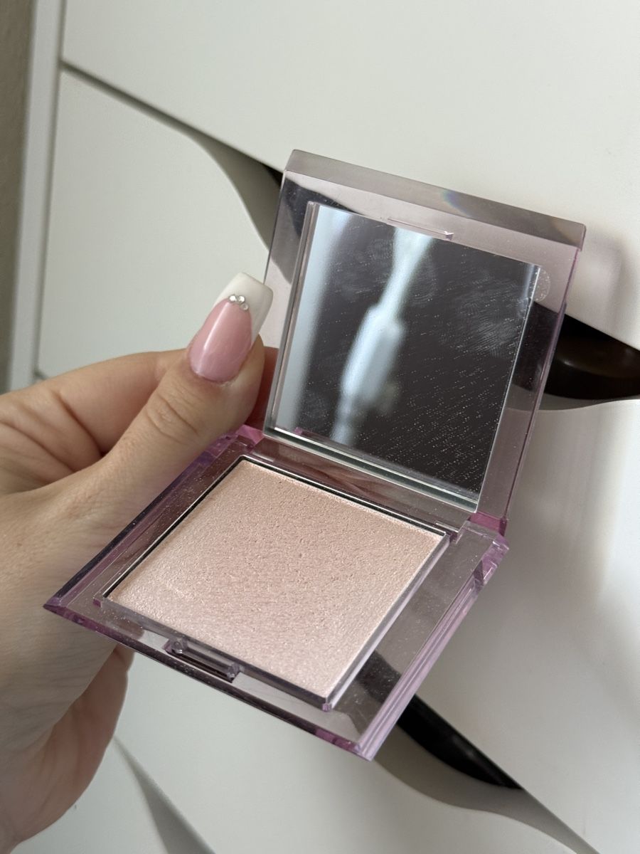 Make-up: Highlighter - About face – Usato da Chavannes-près-Renens venduto da elobrgs