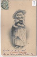 Kleines Mädchen mit schwarzer Katze