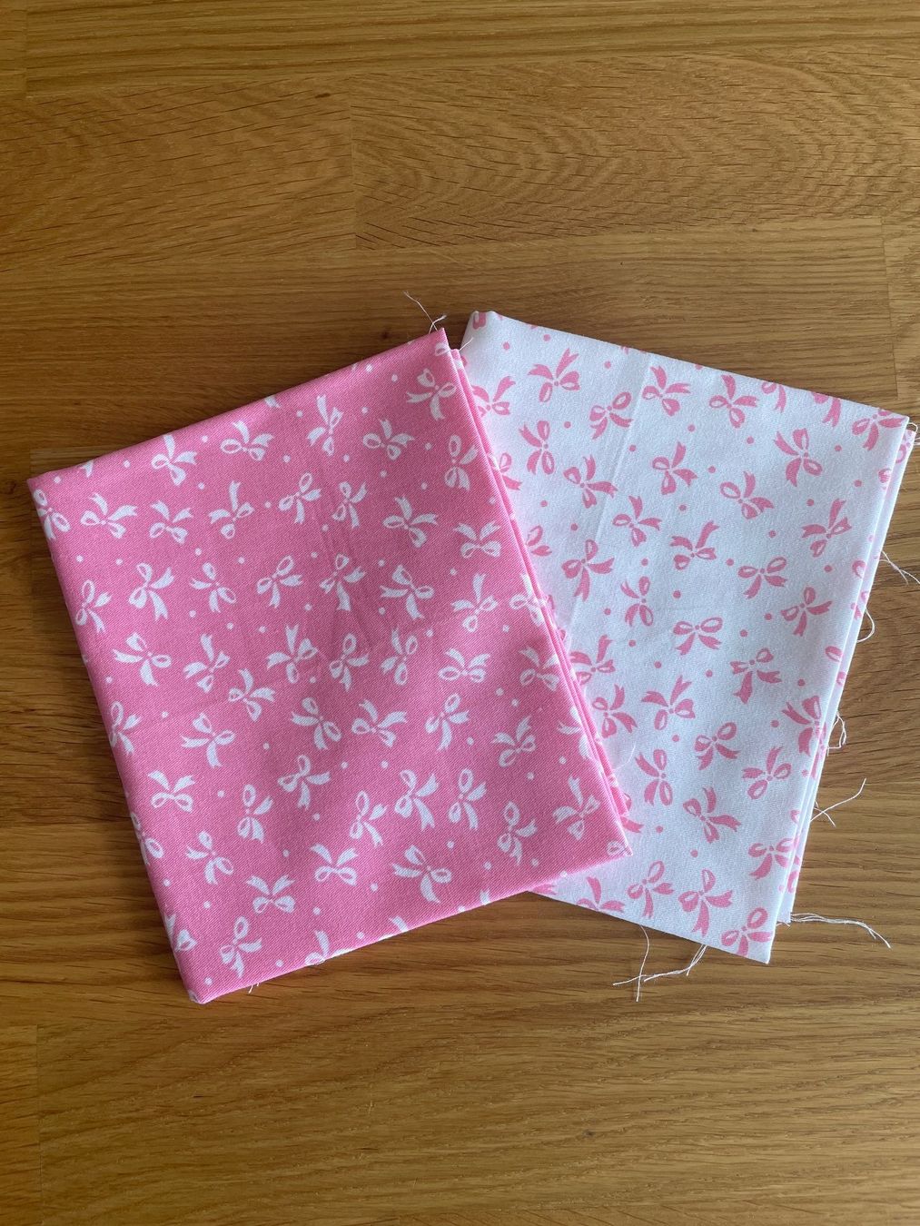 Tessuti: Fat quarter/Coupon patchwork-couture Petits noeuds roses – Nuovo e nell'imballaggio originale da Gland venduto da san_xz5j 2