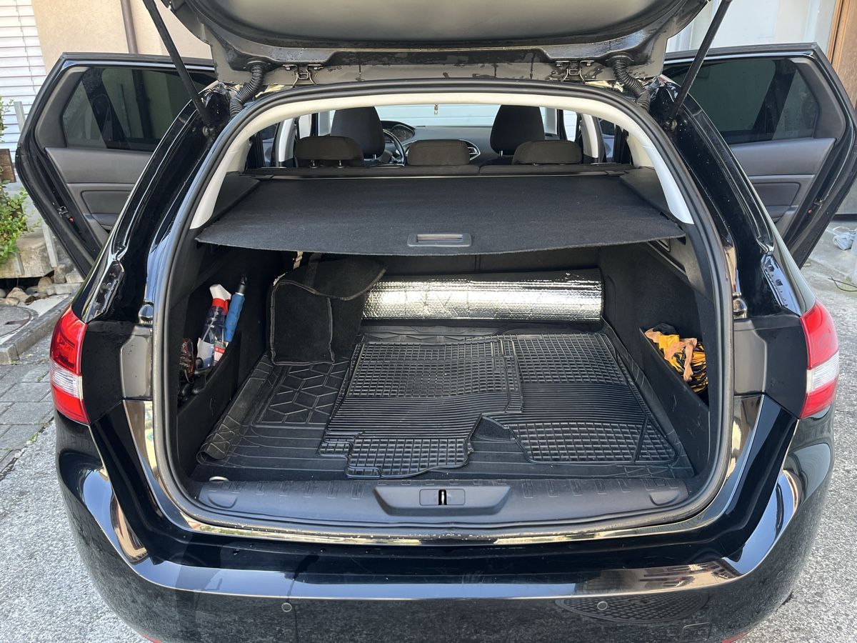 Peugeot Automobili: Peugeot 308 SW Schwarz – Usato da Schüpfen venduto da Bella1. 4