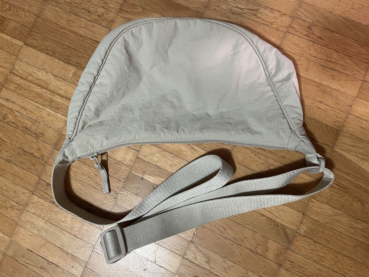 Uniqlo Sacs: Uniqlo Round Mini Shoulder Bag Beige – Neuf (Voir description) à Neuchatel par shi_9fzw 2