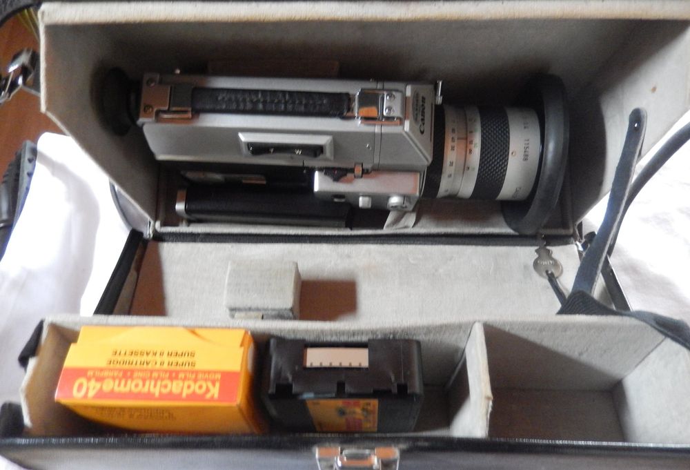Caméra Super 8 Vintage Canon Auto Zoom 318M – Avec Pochette – Bon état