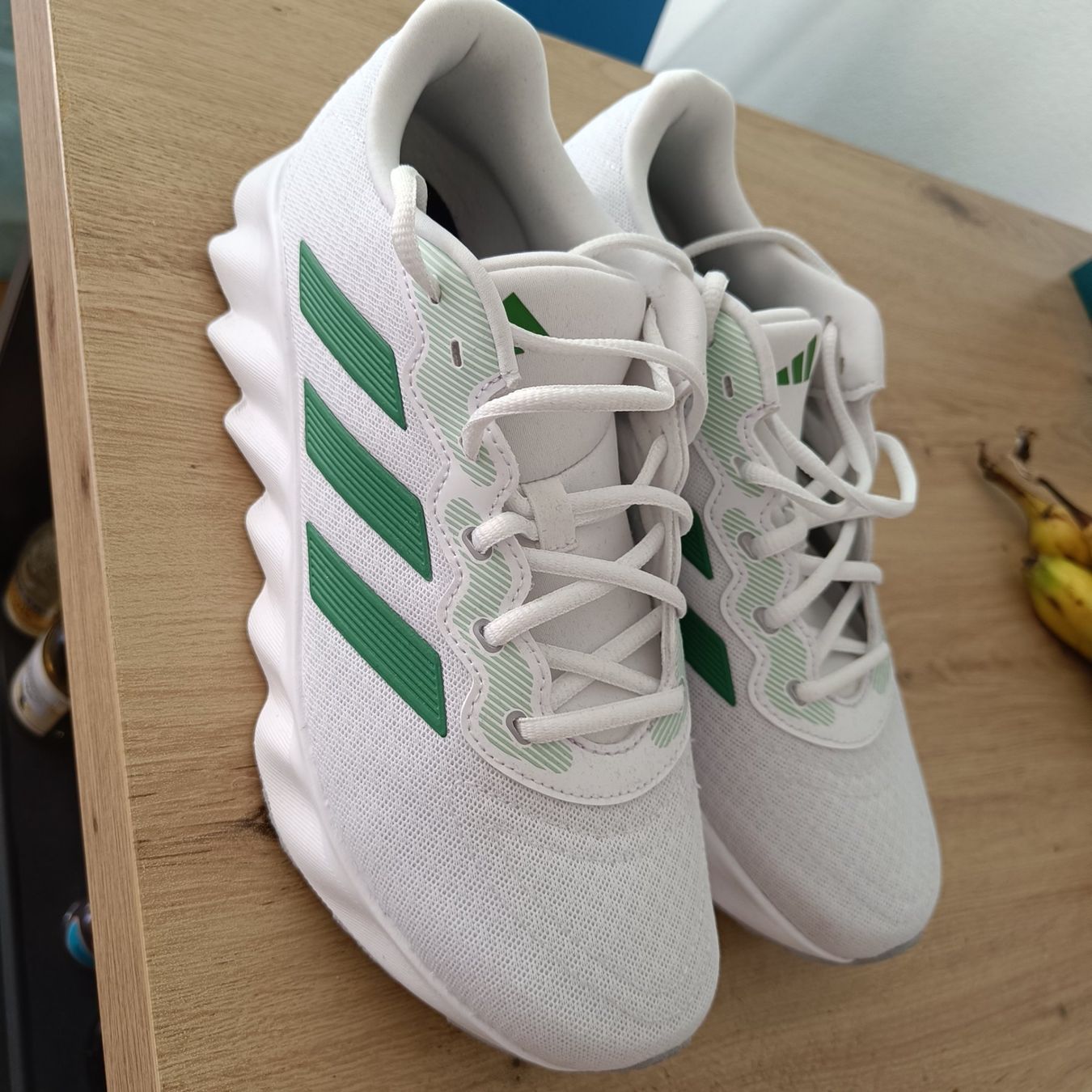Adidas Herrenschuhe: Adidas Laufschuh Performance weiss – Gebraucht aus Niederwangen BE von jofr19