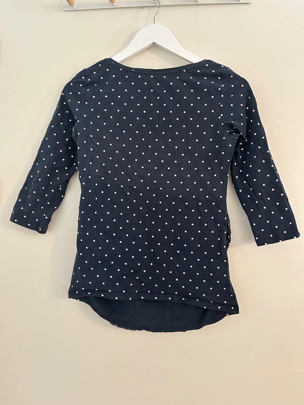 H&M Top: Umstandsshirt 3/4 blau mit weissen Pünktchen – Usato da Zürich venduto da predisha 1