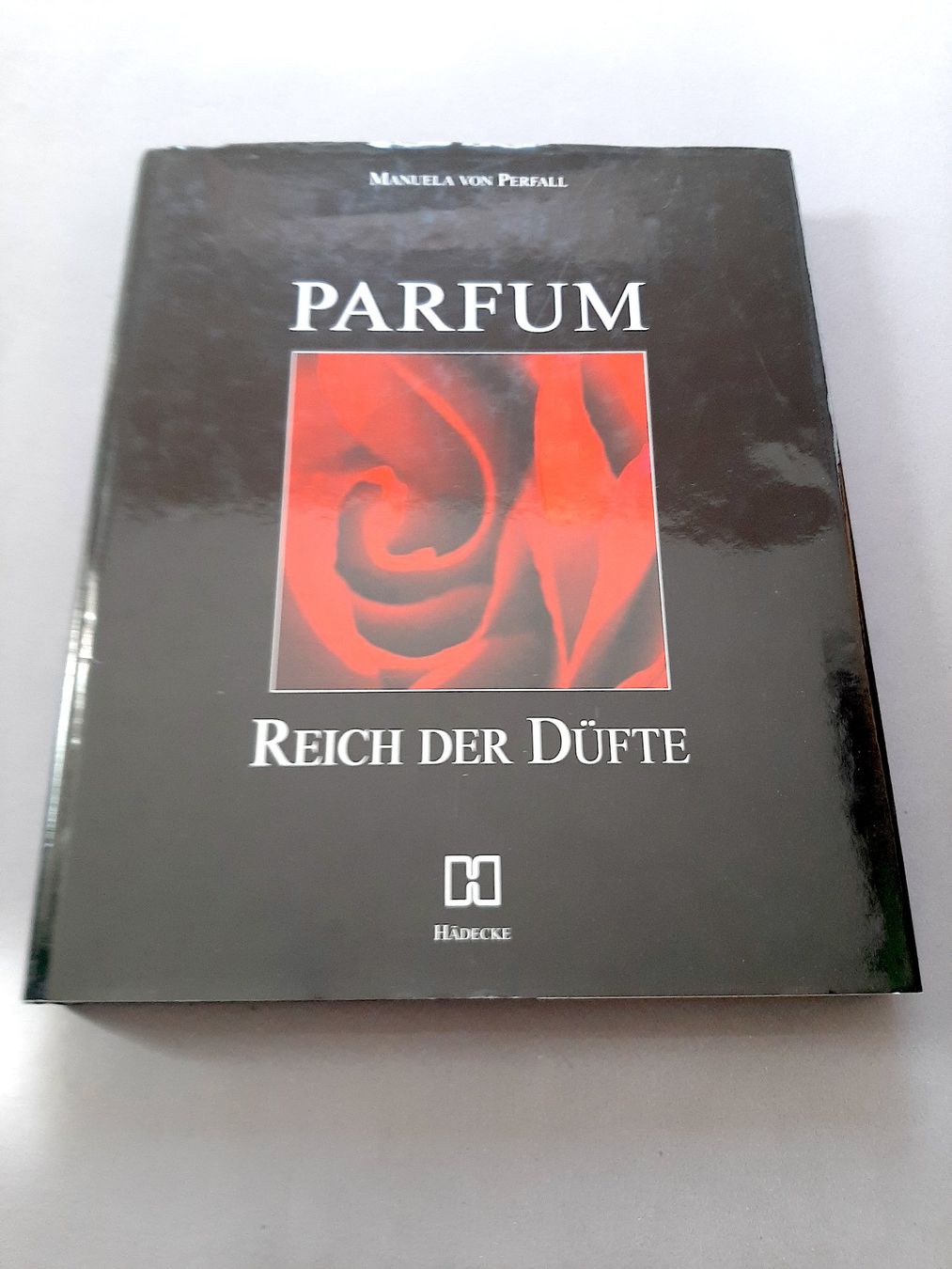 Libri: Parfum - Reich der Düfte – Usato da St. Gallen venduto da mimikrya