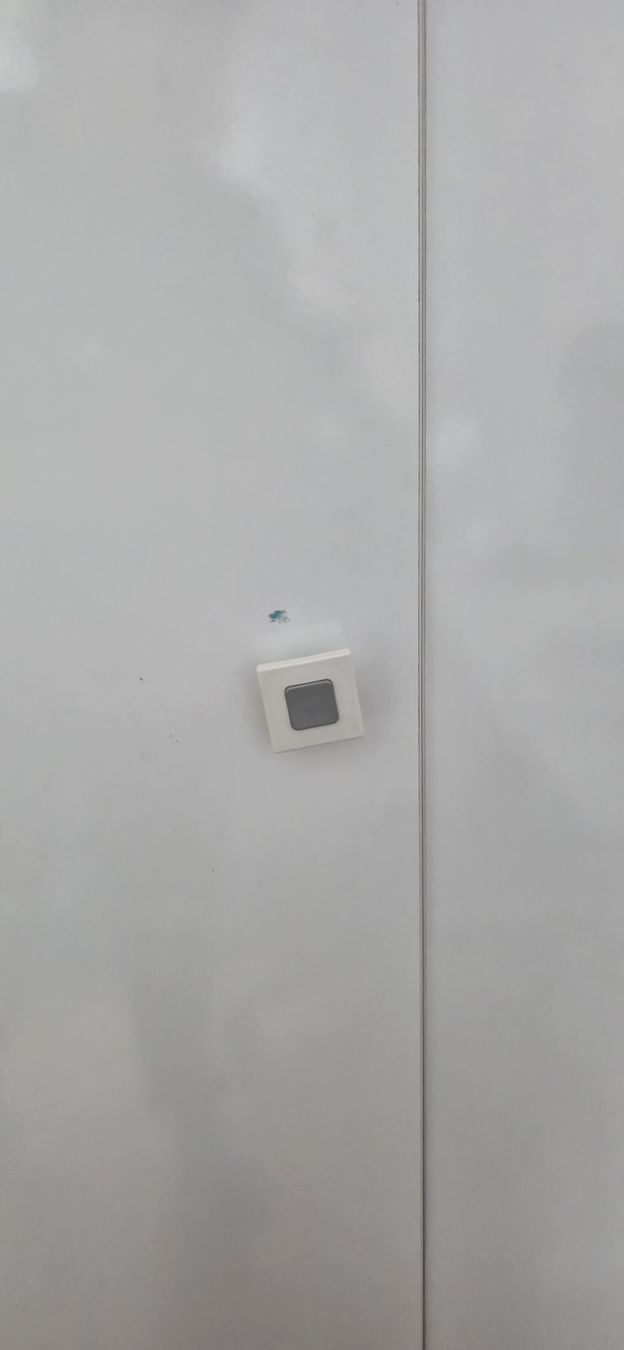 Armadi: Schrank 220 x 122 x 54 cm – Usato da Aeschi SO venduto da trindade 5