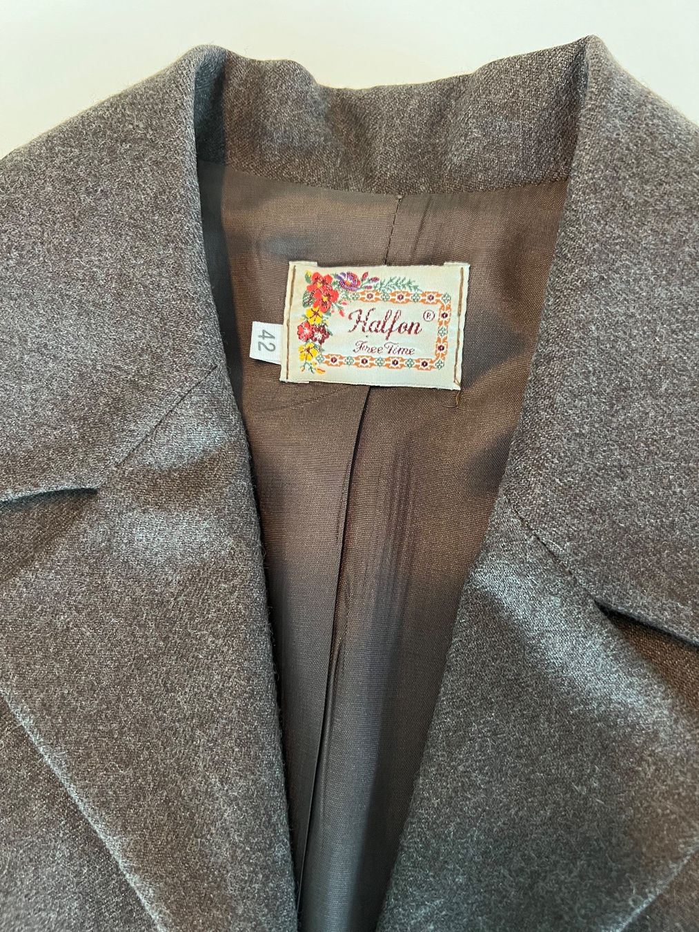 Giacche: Sehr elegante Jacke aus Wolle – Usato da Horgen venduto da Esterina 2