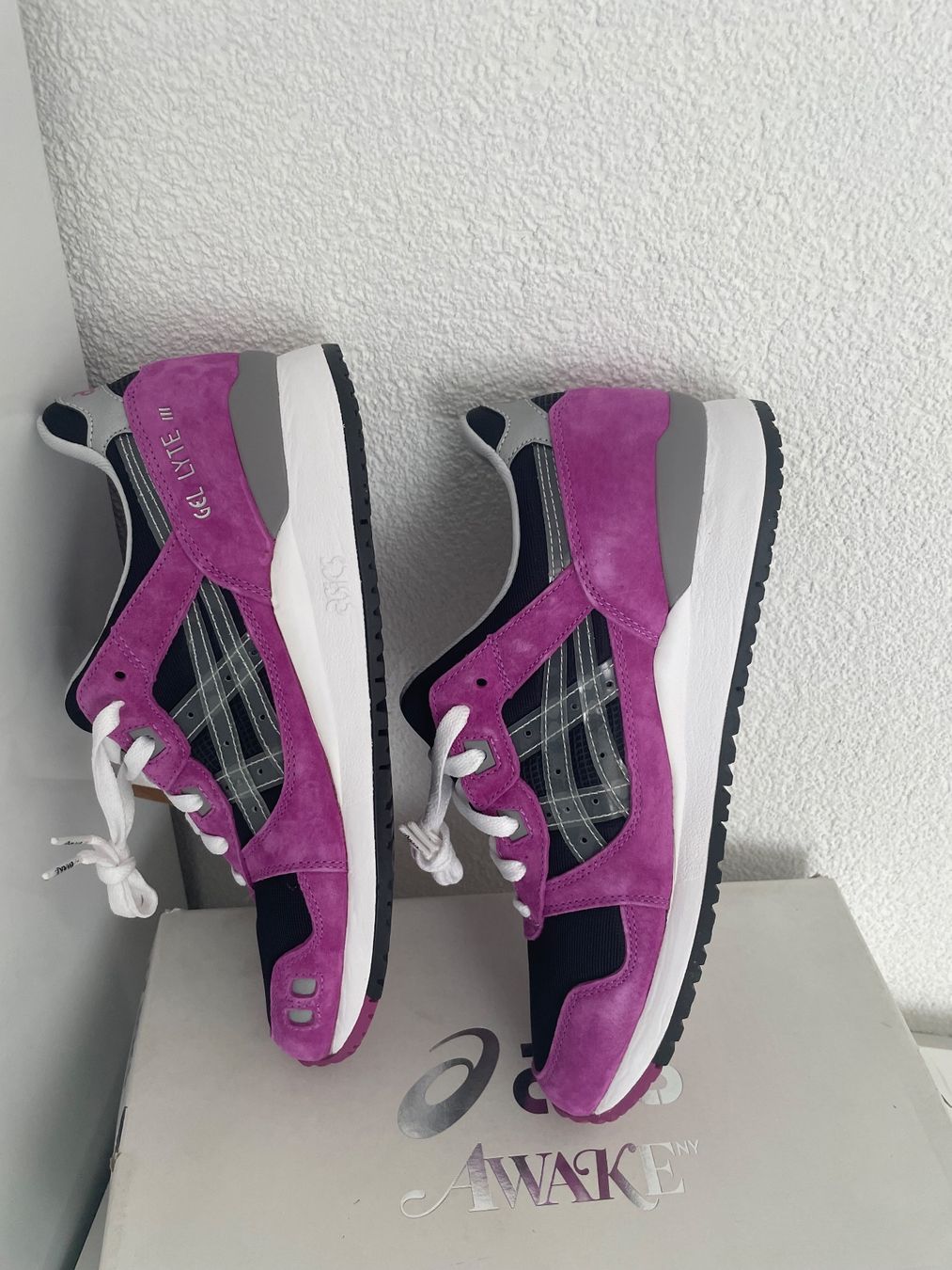 Asics Damenschuhe: Asics Awake Turnschuhe NEU Grösse 42 – Gebraucht aus Dällikon von buyandbehappy 3