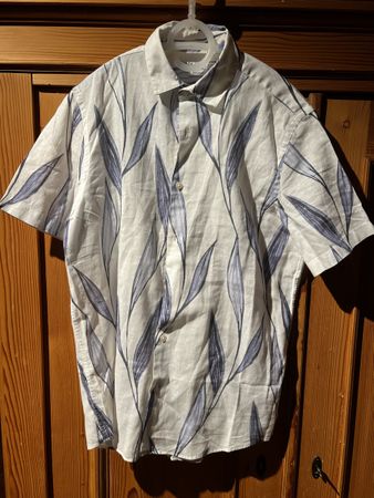 ZARA Sommerhemd Kurzarm – Grösse M – Blättermuster – Regular